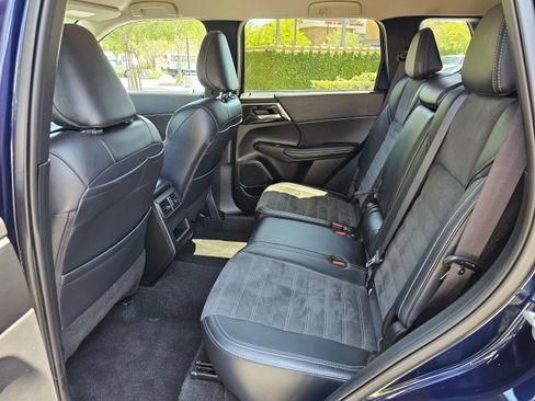 Used 2024 Mitsubishi Outlander SE Black Edition image 17