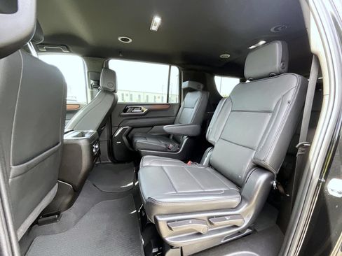 Used 2025 GMC Yukon XL Denali AWD/4WD image 19