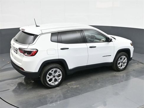 Used 2025 Jeep Compass Sport image 29