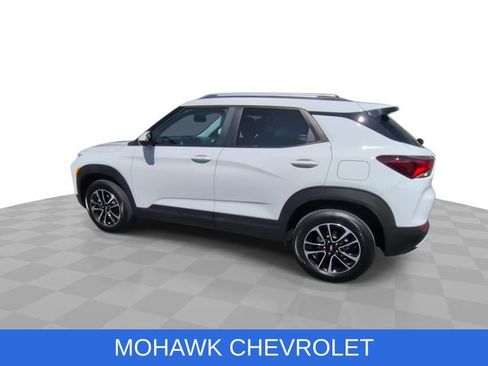 Used 2025 Chevrolet TrailBlazer LT w/ Convenience Package AWD/4WD image 7