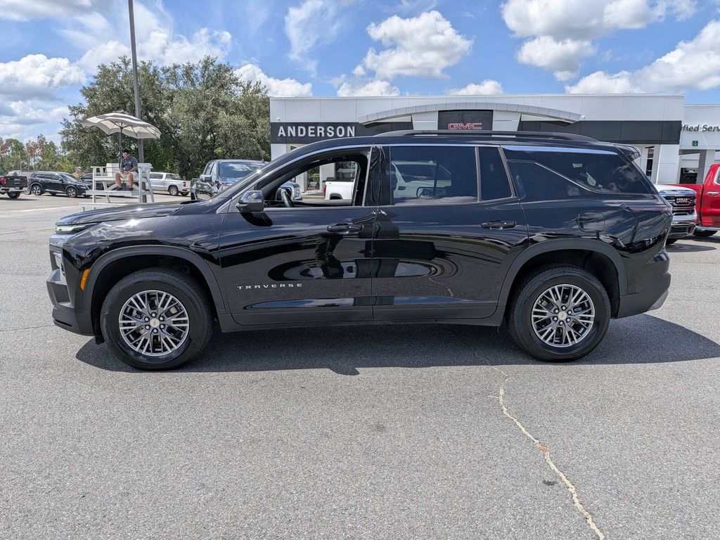 Used 2026 Chevrolet Traverse LT FWD image 9