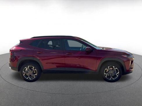 Used 2025 Chevrolet Trax LT FWD image 16
