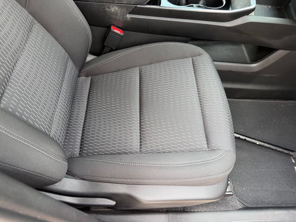 Used 2025 Chevrolet Equinox LT w/ Safety and Technology Package AWD/4WD image 17