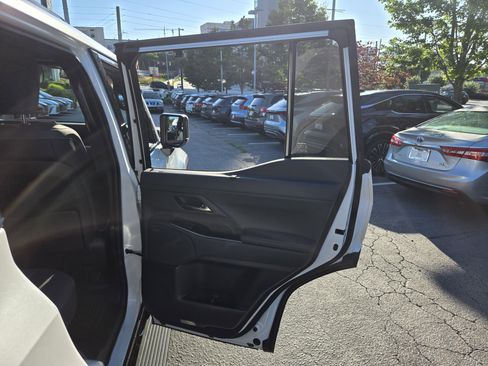 Used 2025 Lexus GX 550 w/ Accessory Package (2T) AWD/4WD image 30
