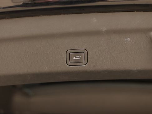 Used 2021 Chevrolet Tahoe Premier w/ Premium Package image 35