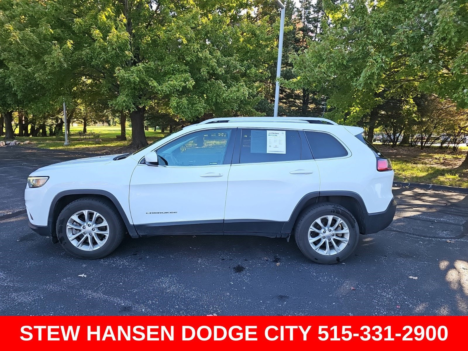 Used 2019 Jeep Cherokee Latitude w/ Popular Appearance Group FWD image 1