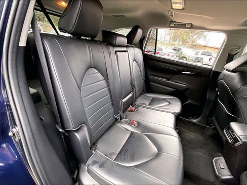 Used 2023 Toyota Highlander XLE FWD image 20