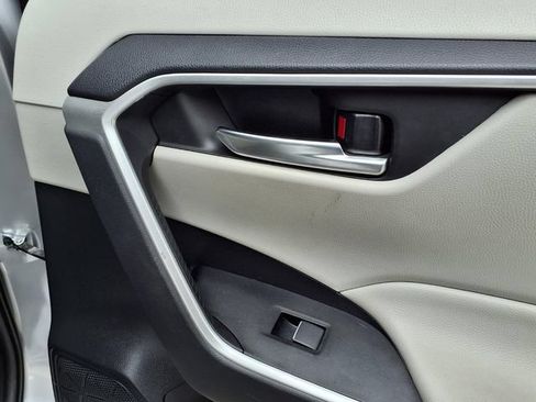 Used 2021 Toyota RAV4 XLE Premium w/ Carpet Mat Package (TMS) FWD image 25
