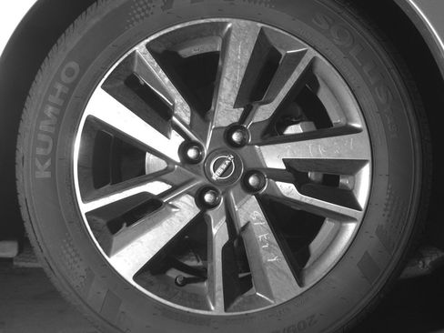 Used 2025 Nissan Versa SV FWD image 13