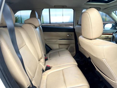 Used 2014 Mitsubishi Outlander GT image 21