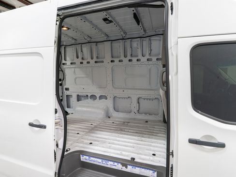Used 2020 Nissan NV 2500 S image 14