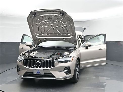Used 2023 Volvo XC60 B5 Plus image 50