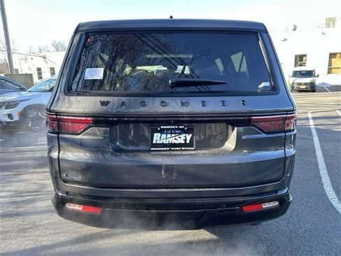 New 2025 Jeep Wagoneer L Series II w/ Premium Group I image 17