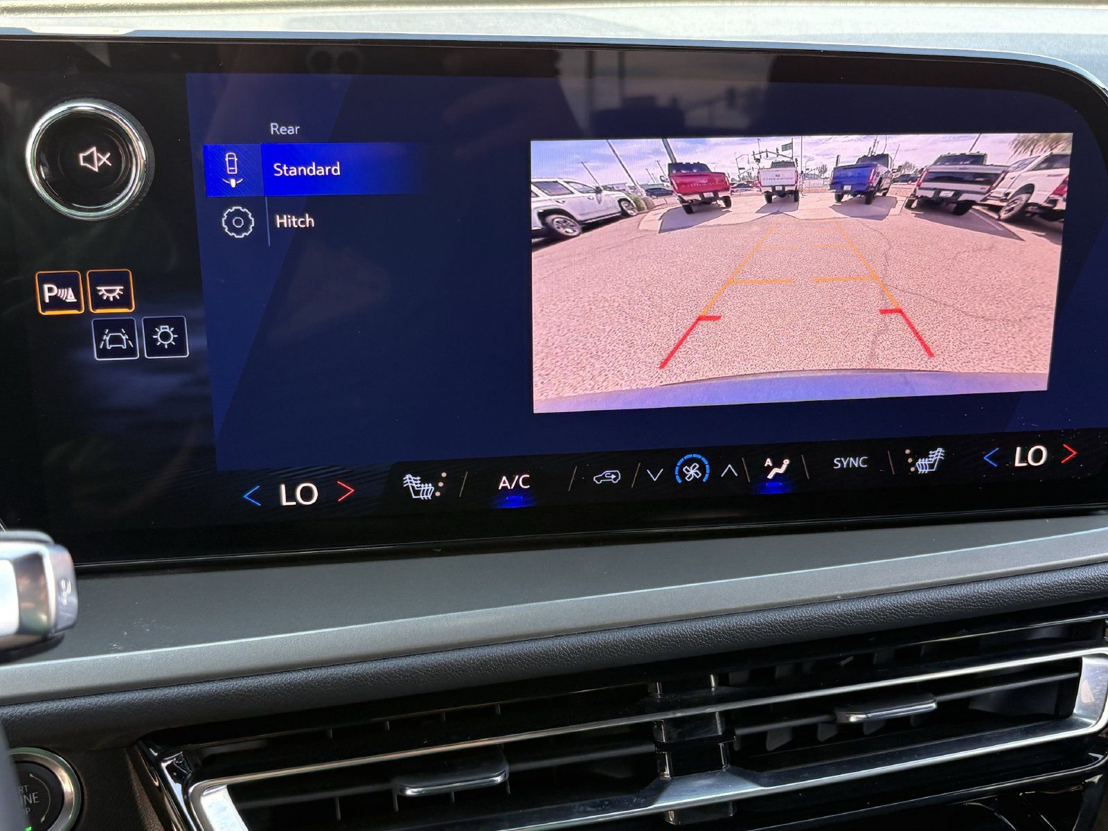 Used 2026 Chevrolet Traverse LT AWD/4WD image 28
