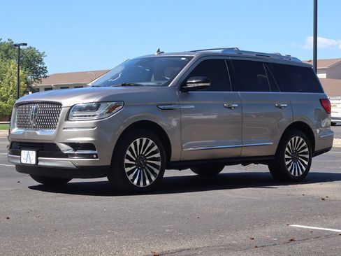 Used 2018 Lincoln Navigator Reserve w/ Technology Package AWD/4WD image 11