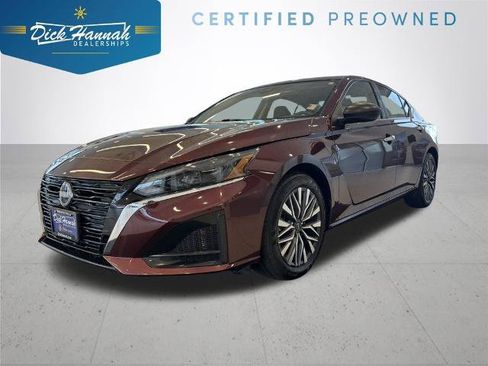 Certified 2025 Nissan Altima 2.5 SV FWD image 1