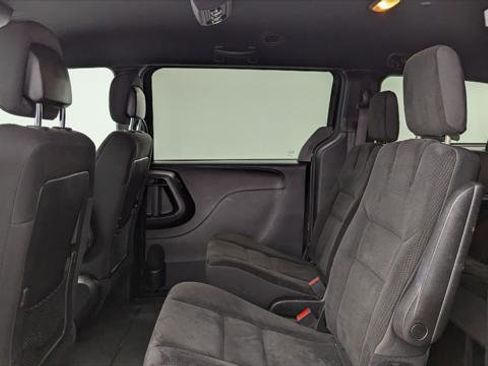 Used 2018 Dodge Grand Caravan SE image 16