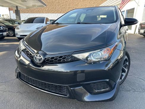 Used 2017 Toyota Corolla iM w/ Carpet Mat Package FWD image 4