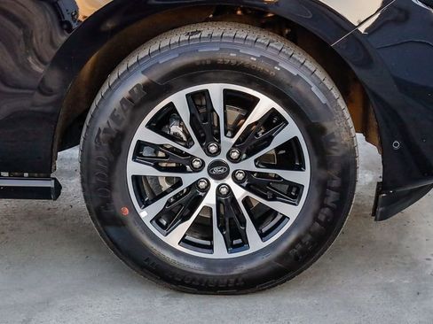 Used 2025 Ford Expedition Platinum AWD/4WD image 11