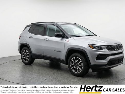 Used 2025 Jeep Compass Trailhawk image 1
