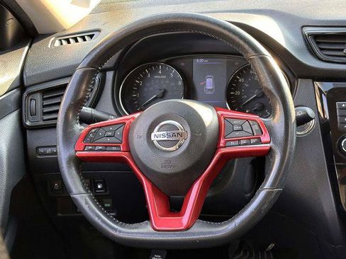 Used 2018 Nissan Rogue SV AWD/4WD image 16