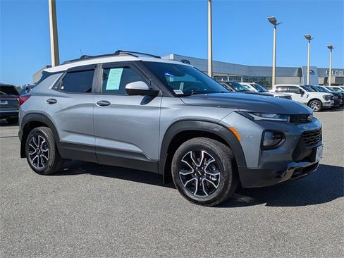 Used 2021 Chevrolet TrailBlazer ACTIV w/ Technology Package image 2