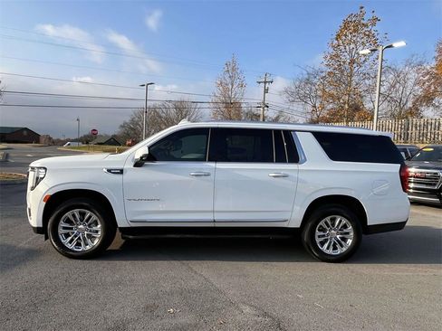 Used 2024 GMC Yukon XL SLT w/ SLT Luxury Package image 5