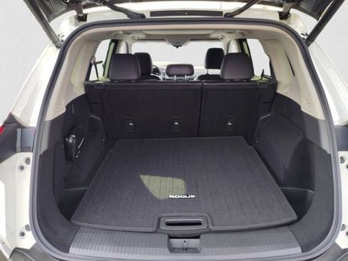 Used 2023 Nissan Rogue SV w/ SV Premium B Package image 18
