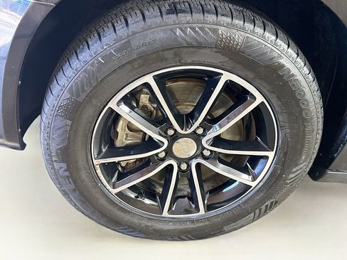 Used 2017 Dodge Grand Caravan GT image 37