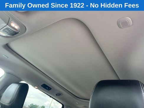 Used 2023 Chrysler Pacifica Limited FWD image 33
