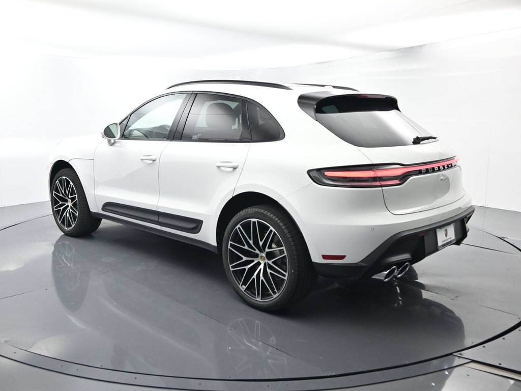 Certified 2026 Porsche Macan AWD/4WD image 3