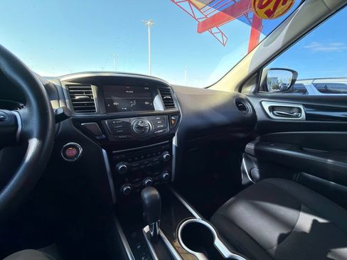 Used 2020 Nissan Pathfinder S FWD image 17