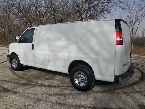 Used 2019 Chevrolet Express 3500 w/ Driver Convenience Package RWD image 5