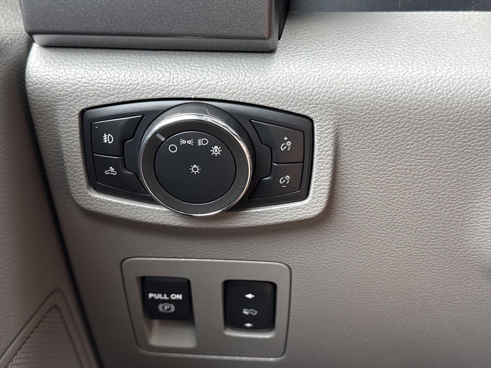 Used 2020 Ford F150 XLT w/ Equipment Group 302A Luxury AWD/4WD image 17