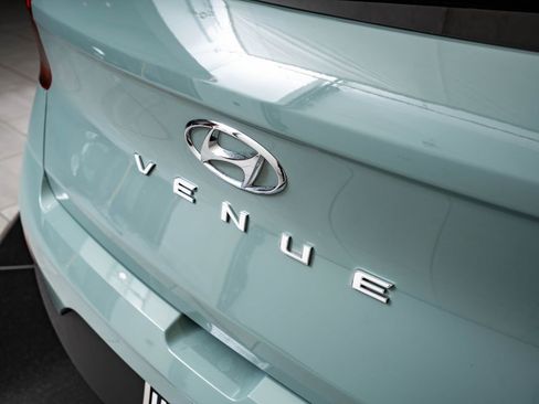Used 2025 Hyundai Venue SEL FWD image 17