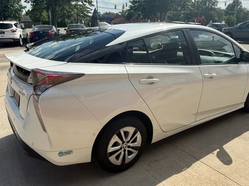 Used 2016 Toyota Prius Four w/ Advanced Technology Package FWD image 3