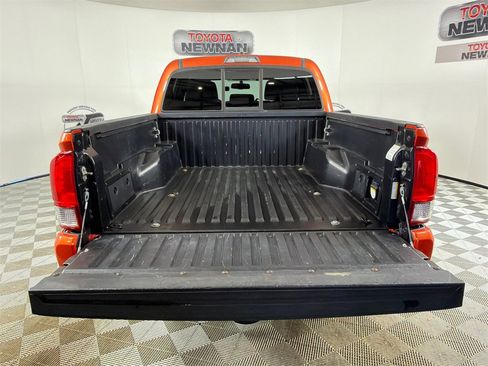 Used 2016 Toyota Tacoma TRD Sport image 19