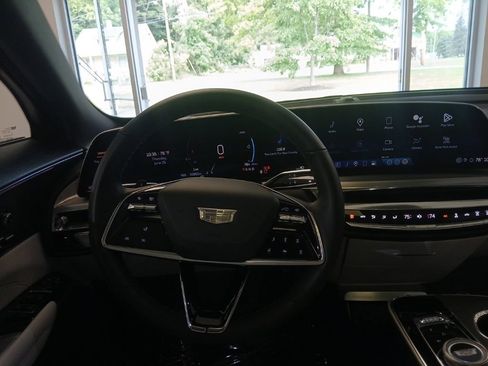 Used 2024 Cadillac Lyriq Luxury AWD/4WD image 19