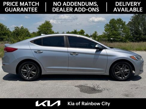Used 2017 Hyundai Elantra SE FWD image 2