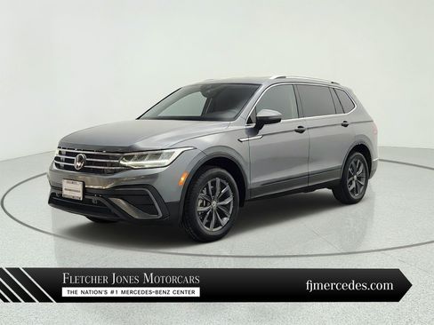 Used 2022 Volkswagen Tiguan SE FWD image 1