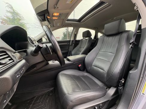 Used 2019 Honda Accord Touring image 10