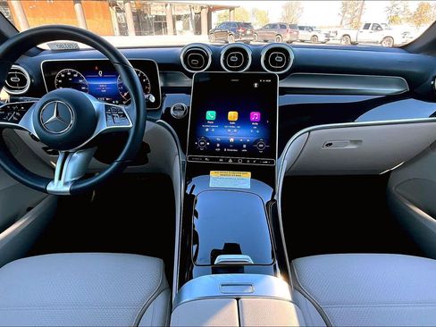 Used 2025 Mercedes-Benz GLC 300 4MATIC image 16