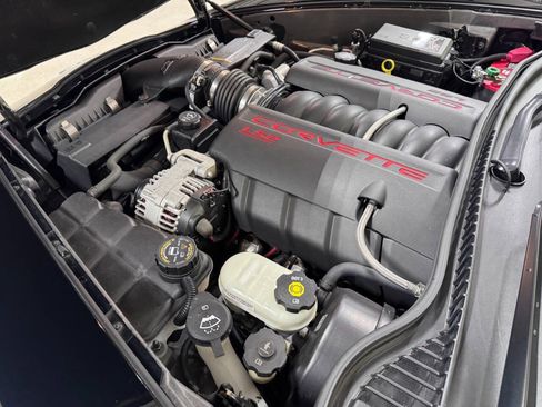Used 2005 Chevrolet Corvette Coupe w/ Preferred Equipment Group RWD image 28