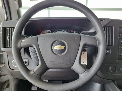 Used 2017 Chevrolet Express 2500 RWD image 10