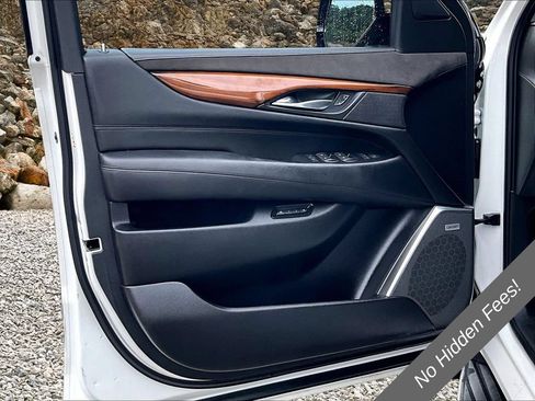 Used 2017 Cadillac Escalade Luxury AWD/4WD image 18