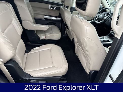 Used 2022 Ford Explorer XLT AWD/4WD image 14