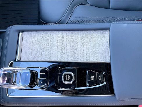 New 2026 Volvo XC90 B5 Plus image 10