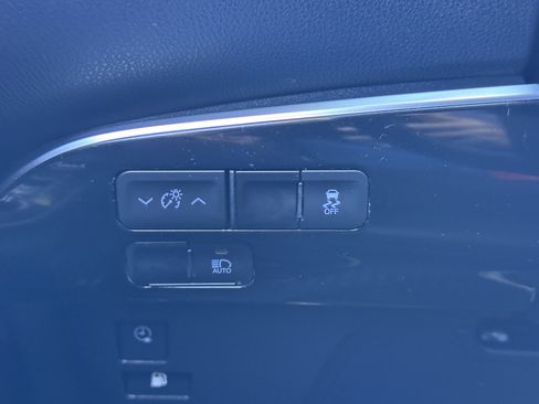 Used 2021 Toyota Prius Prime XLE image 27