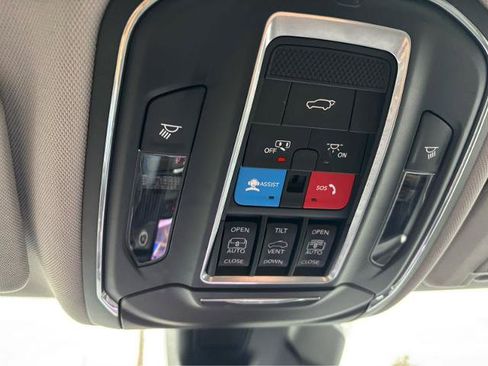 Used 2022 Jeep Grand Cherokee L Limited image 23