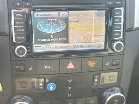 Used 2010 Volkswagen Touareg TDI AWD/4WD image 8